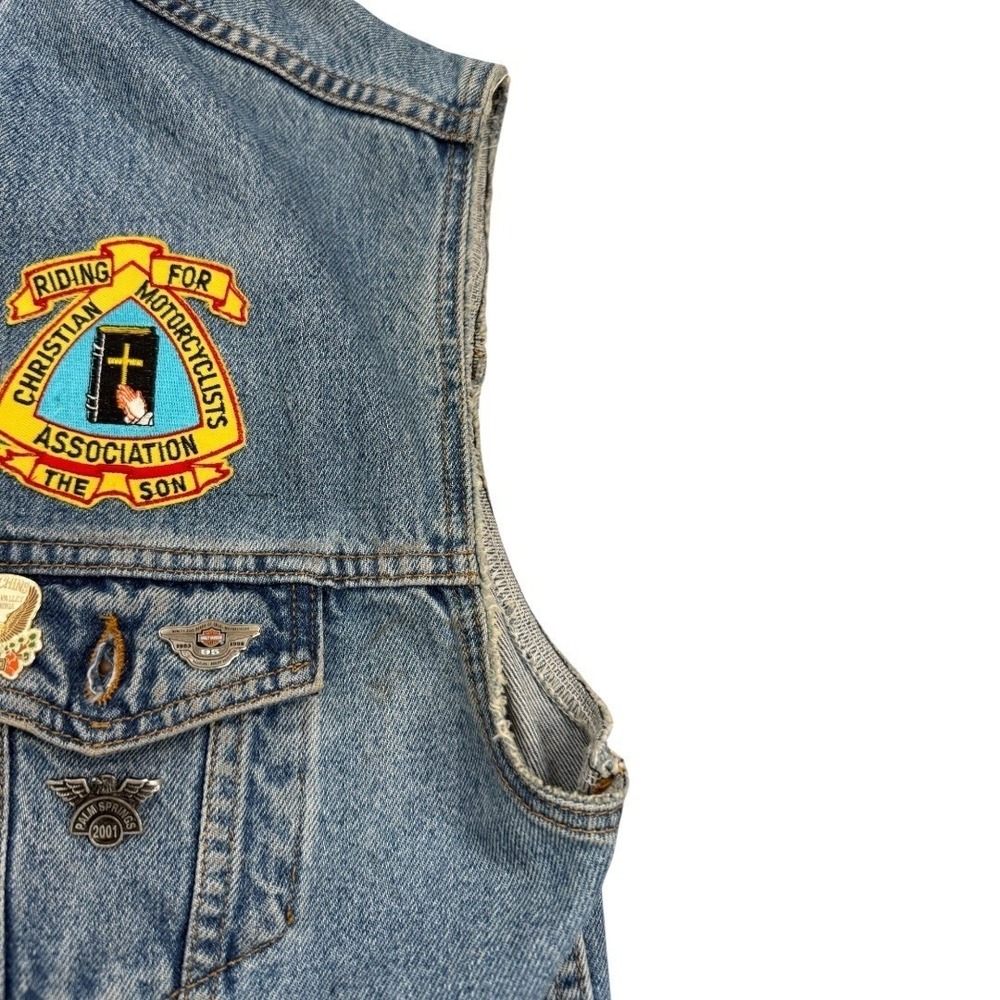 Vintage Levis Denim Vest XL Riding For Christian Motorcycles Patches Harley Pins - Picture 9 of 16
